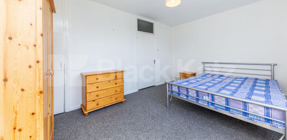 			LARGE 3 /4 BED IN EUSTON!, 4 Bedroom, 1 bath, 1 reception Flat			 Compton Close, EUSTON / CAMDEN